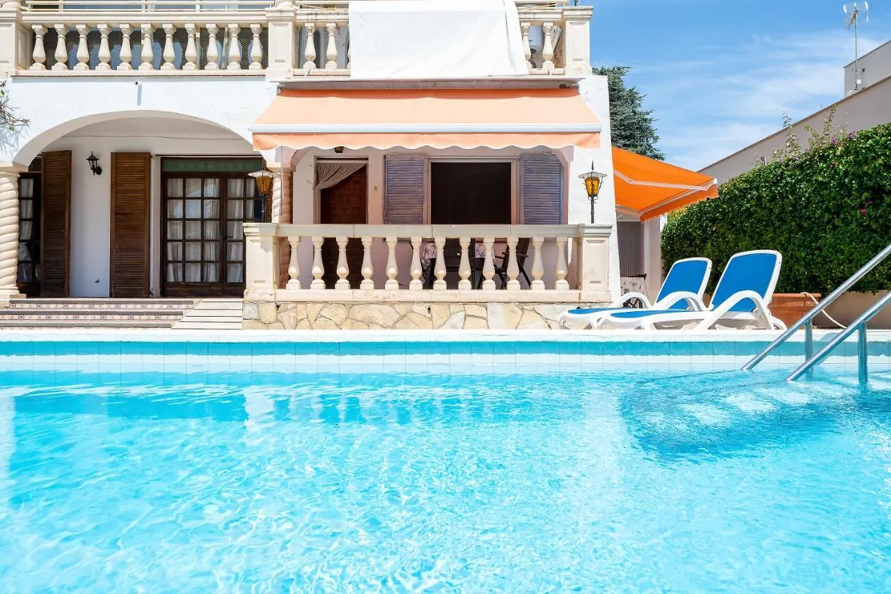 Yogi Loft Apartment Cambrils Spain